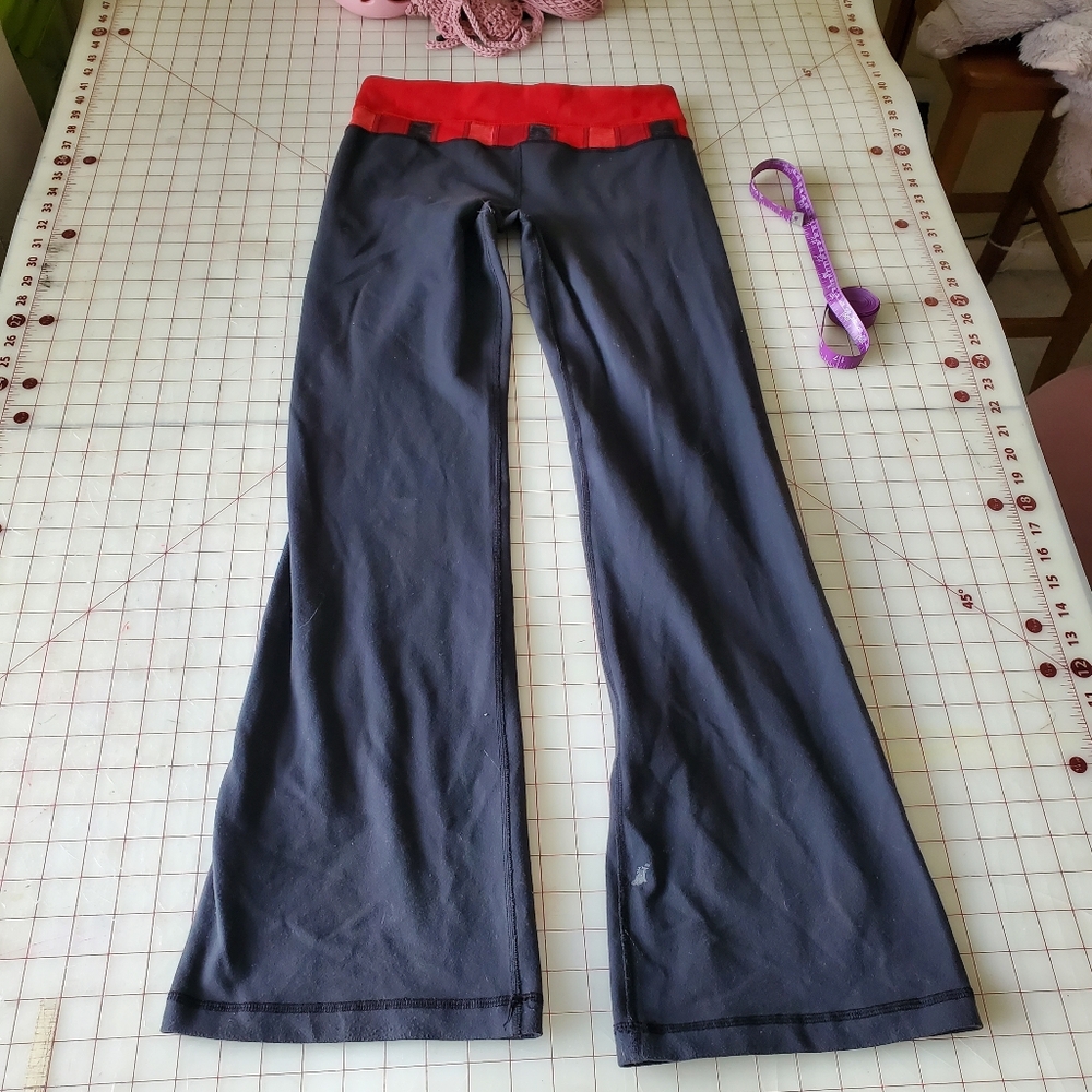 Lululemon Women's Reversible Flares Size 6
